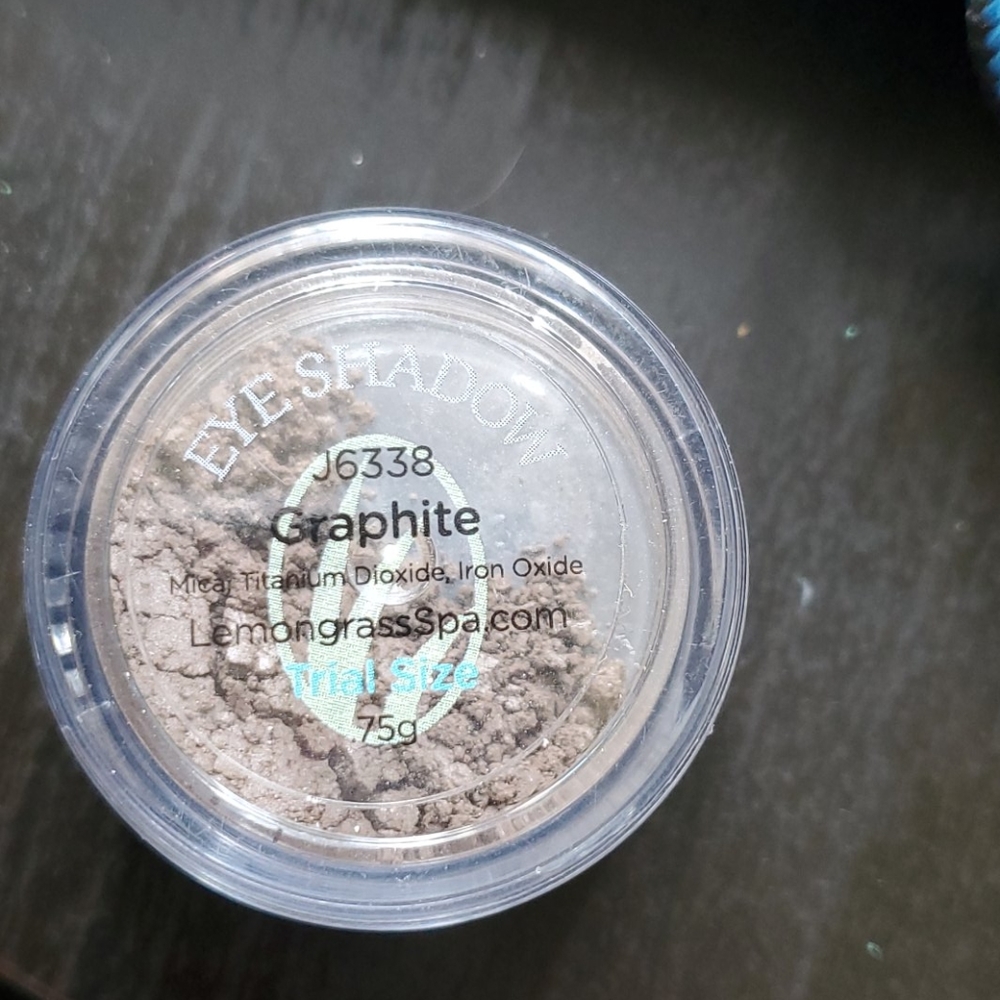 Eyeshadow - Picture 2 of 2